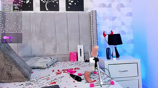 cristhi esterling online show from December 3, 2025, 12:03 pm