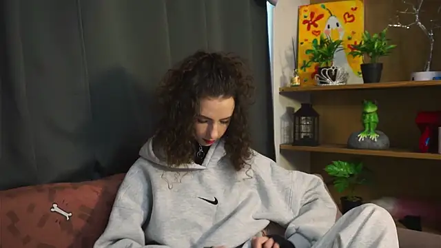 DeneenTurja online show from September 29, 2025, 9:25 am