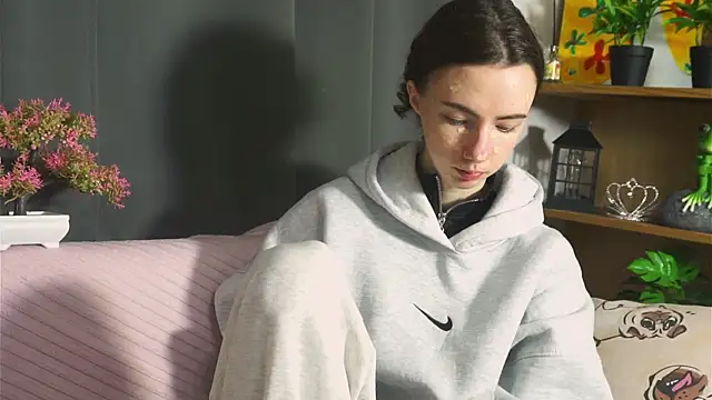 DeneenTurja online show from September 30, 2025, 9:36 am