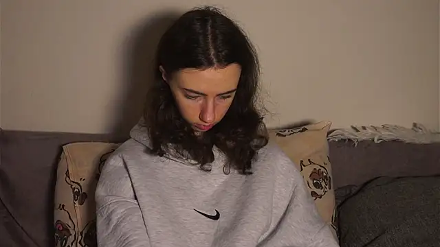 DeneenTurja online show from November 6, 2025, 8:26 am