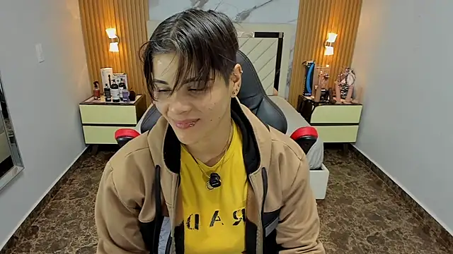 KAROLLJONES1 online show from November 14, 2025, 7:34 pm