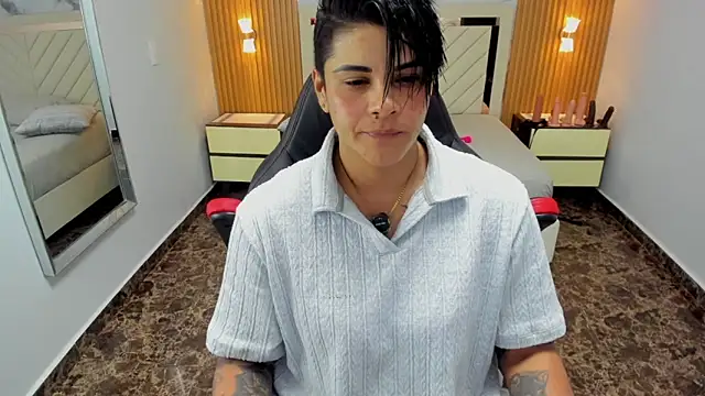 KAROLLJONES1 online show from April 8, 2026, 7:25 pm