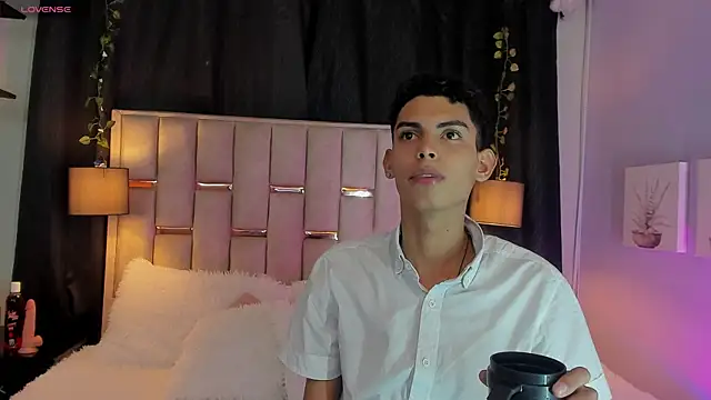 Room 69x online show from November 25, 2025, 3:45 pm