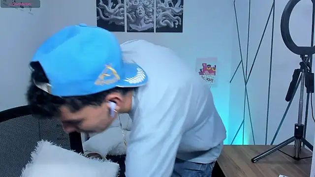 Room 69x online show from November 30, 2025, 3:32 am