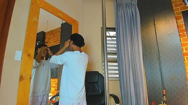 AlanCutee online show from November 16, 2025, 12:33 pm