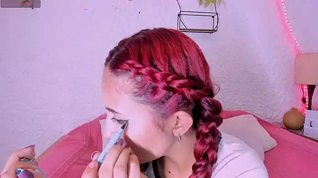 violet belle  online show from November 18, 2025, 2:43 pm