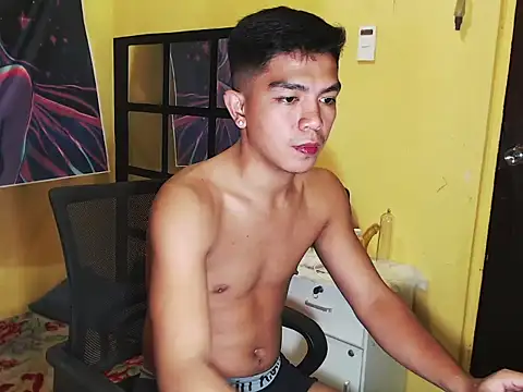 Hunky paul online show from December 15, 2025, 8:24 pm