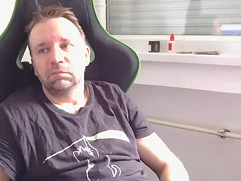 Snapshot of kristianss08 chatting on April 14, 2026, 8:20 am kristianss08 online show from April 14, 2026, 8:20 am