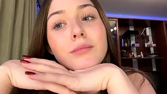 Adel strongwoman online show from November 28, 2025, 5:04 pm