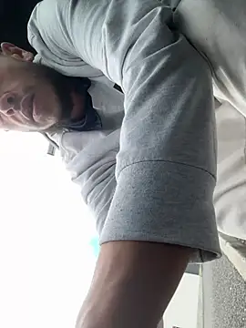 Smallboybigworld online show from July 4, 2026, 12:33 pm