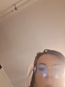 Anayssa  online show from October 2, 2025, 12:23 pm