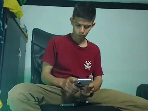 JhoanVelezModel online show from October 3, 2025, 3:47 am