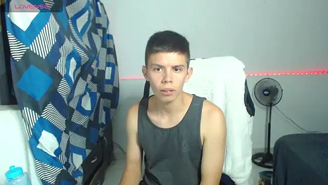 JhoanVelezModel online show from October 5, 2025, 2:10 am