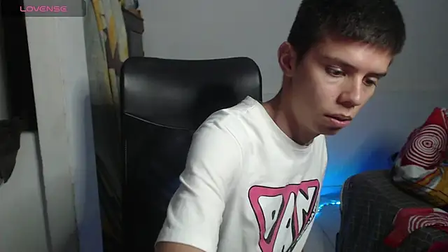 JhoanVelezModel online show from October 13, 2025, 2:44 am