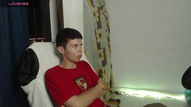 JhoanVelezModel online show from October 15, 2025, 2:01 am