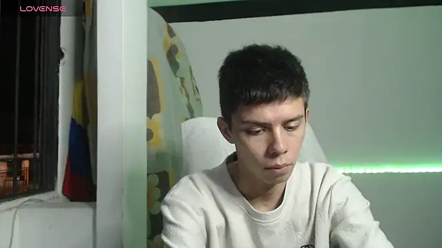 JhoanVelezModel online show from October 22, 2025, 2:56 am