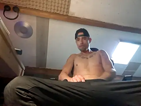 kompiee online show from November 3, 2025, 8:04 am