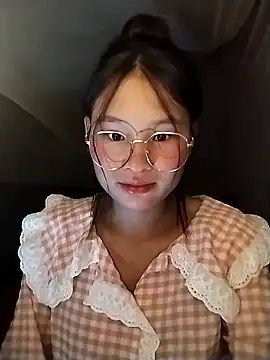 saronla 03 online show from September 10, 2025, 3:12 pm