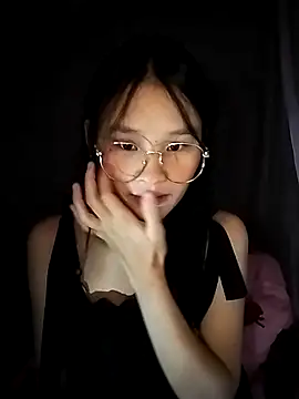 saronla 03 online show from October 27, 2025, 3:49 pm