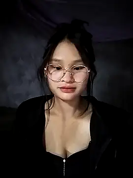 saronla 03 online show from November 24, 2025, 3:23 pm