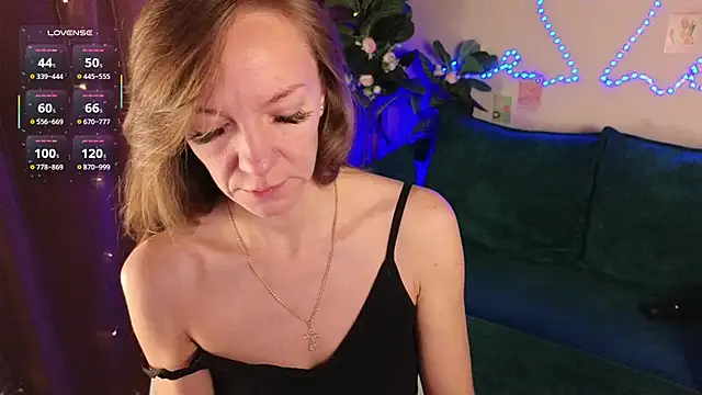 Jesica mooon online show from December 5, 2025, 1:36 am