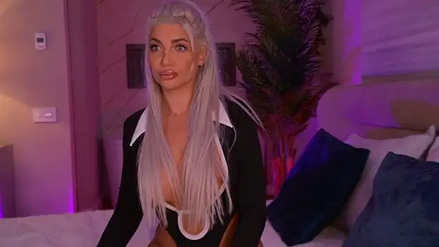 Snapshot of ElsaSinn chatting on September 13, 2025, 3:17 am ElsaSinn online show from September 13, 2025, 3:17 am