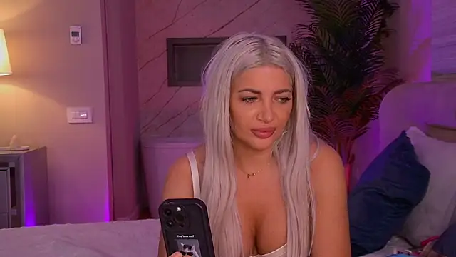 Snapshot of ElsaSinn chatting on September 15, 2025, 3:39 am ElsaSinn online show from September 15, 2025, 3:39 am