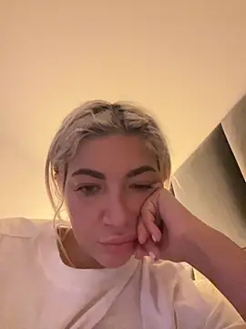 Snapshot of ElsaSinn chatting on October 5, 2025, 2:32 am ElsaSinn online show from October 5, 2025, 2:32 am