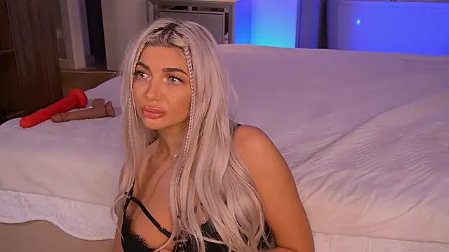 Snapshot of ElsaSinn chatting on October 13, 2025, 4:01 am ElsaSinn online show from October 13, 2025, 4:01 am