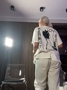 Snapshot of ElsaSinn chatting on November 5, 2025, 3:39 am ElsaSinn online show from November 5, 2025, 3:39 am