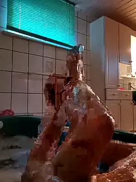 Snapshot of Kaosmikey chatting on March 4, 2026, 8:20 am Kaosmikey online show from March 4, 2026, 8:20 am