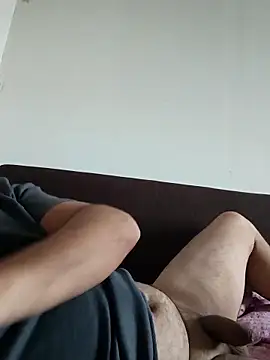 Snapshot of flr196 chatting on February 1, 2026, 8:13 am flr196 online show from February 1, 2026, 8:13 am