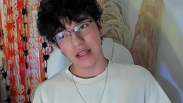 miilo wolf online show from October 10, 2025, 11:42 am