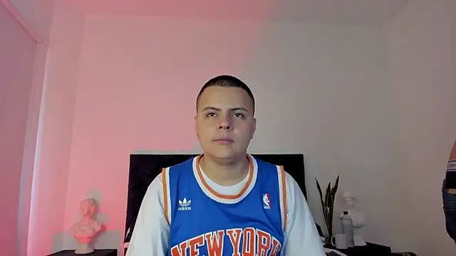 NoahLux online show from September 18, 2025, 8:11 pm