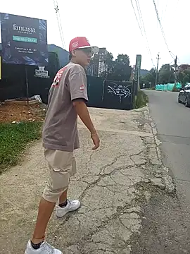 NoahLux online show from October 13, 2025, 6:41 pm