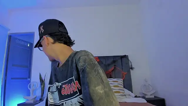 NoahLux online show from October 30, 2025, 6:08 pm