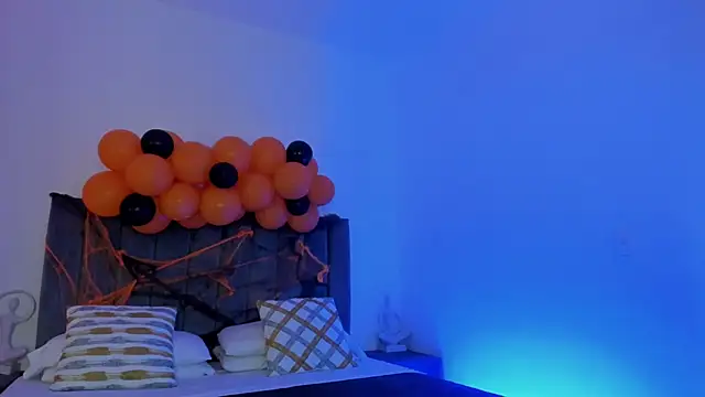 NoahLux online show from November 1, 2025, 6:32 pm