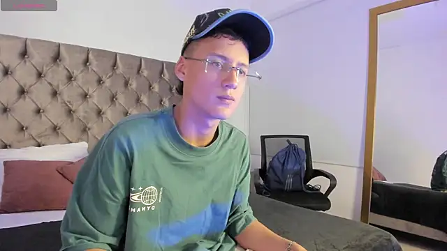 NoahLux online show from November 10, 2025, 5:45 pm