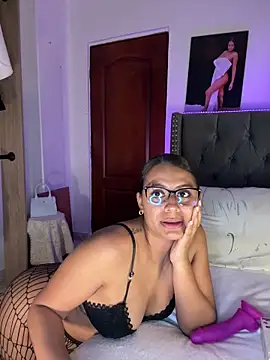 Snapshot of ema_zoe chatting on April 29, 2026, 11:55 pm ema zoe online show from April 29, 2026, 11:55 pm