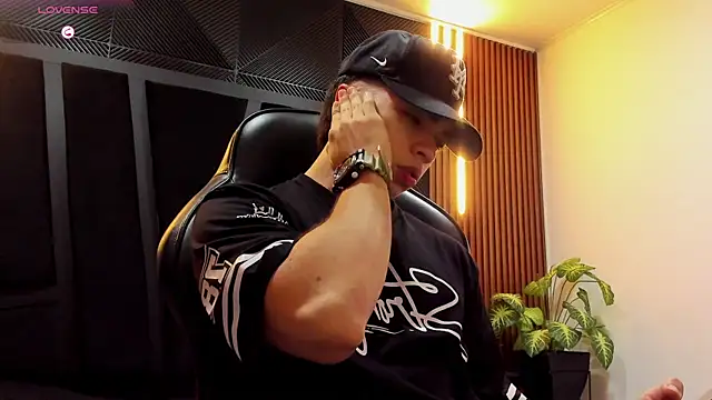 Snapshot of Eryonbradley chatting on October 2, 2025, 11:28 am Eryonbradley online show from October 2, 2025, 11:28 am