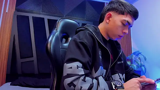 Snapshot of Eryonbradley chatting on October 3, 2025, 11:29 am Eryonbradley online show from October 3, 2025, 11:29 am