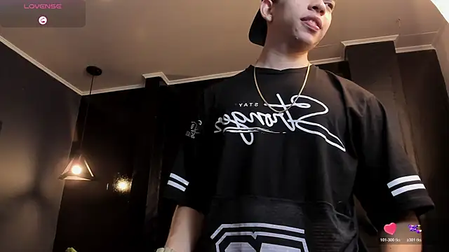 Snapshot of Eryonbradley chatting on October 18, 2025, 11:33 am Eryonbradley online show from October 18, 2025, 11:33 am