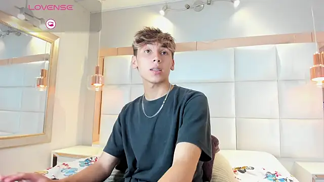 Snapshot of Twinkie_Hung chatting on September 20, 2025, 9:49 pm Twinkie Hung online show from September 20, 2025, 9:49 pm