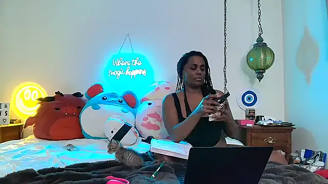 GigiMcFee online show from September 12, 2025, 4:34 am