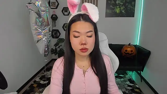 LunaPurrr online show from October 28, 2025, 11:40 pm