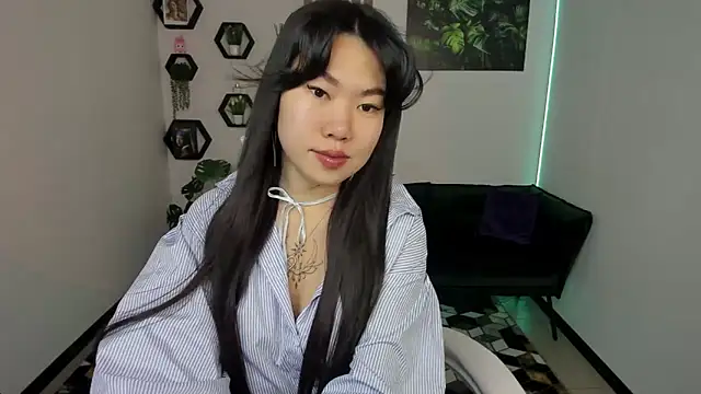 LunaPurrr online show from December 2, 2025, 1:11 am