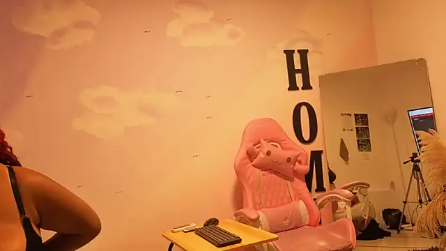 Catherine Smith  online show from September 25, 2025, 10:52 am