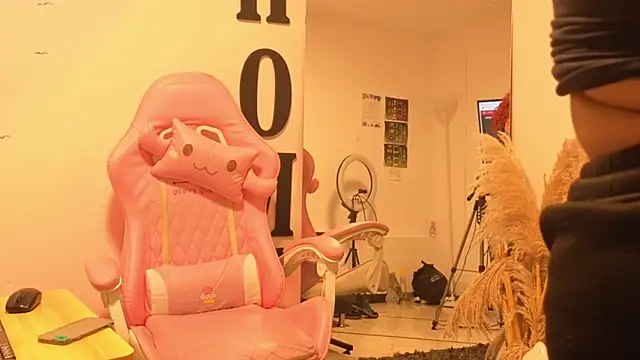 Catherine Smith  online show from September 26, 2025, 10:19 am