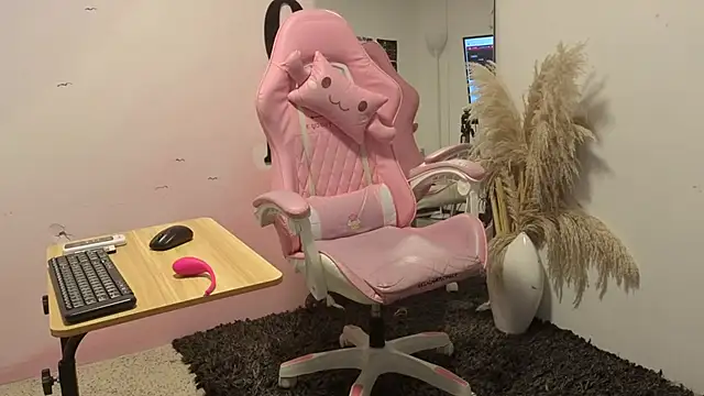 Catherine Smith  online show from October 1, 2025, 12:11 pm