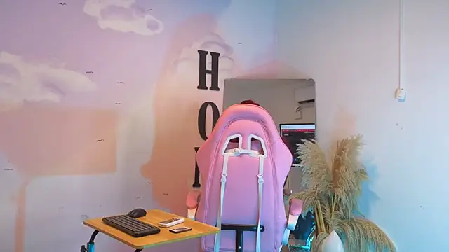 Catherine Smith  online show from October 3, 2025, 12:02 pm